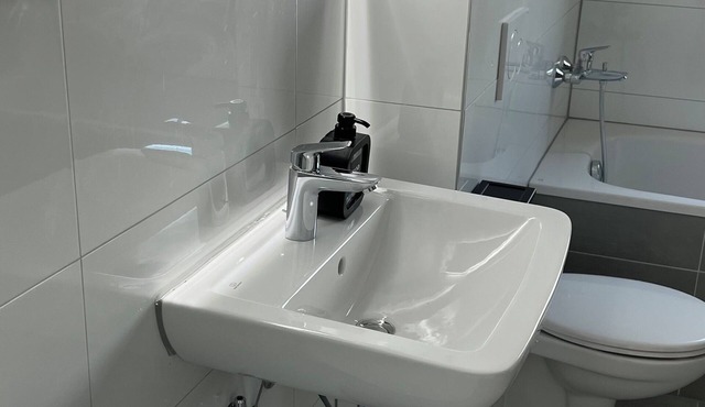 Private Oasis, large vacation apartment, 10 min from Legoland