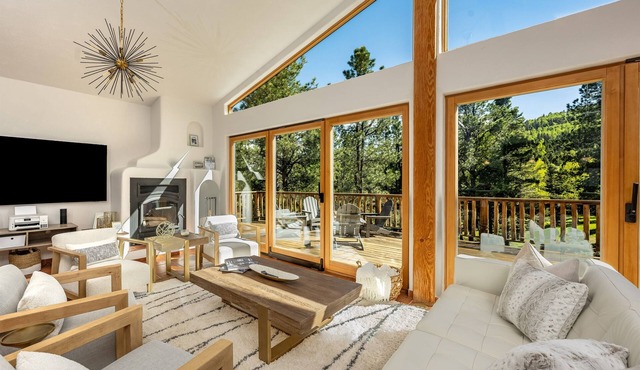 Private Oasis on 15 Acres, Gas Firepit, Large Decks, Private Feel, EV/RV Hookups