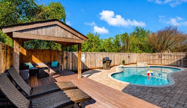 Private (optional) Heated Pool King Beds-NearBeach