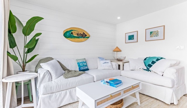 Private Patio 1-bedroom condo with WiFi in Carpinteria