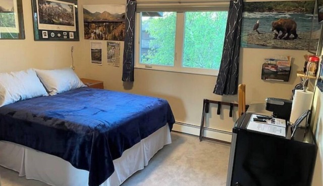 Private peaceful home with a queen room for rent