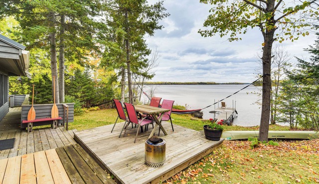 Private Peninsula! Modern-Rustic Fall Lake Cabin