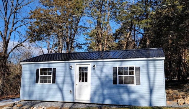 Private Pet-Friendly Cabins with Fire Pit for Nature Escapes in Clear Spring, Maryland, for Memorable Family Glamping Trips