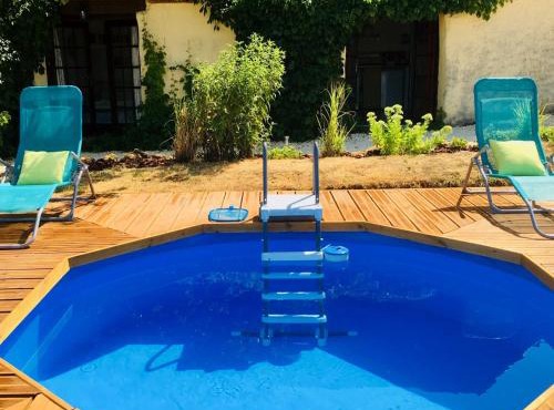 PRIVATE POOL with Stunning Views of the Chateau! Old Barn