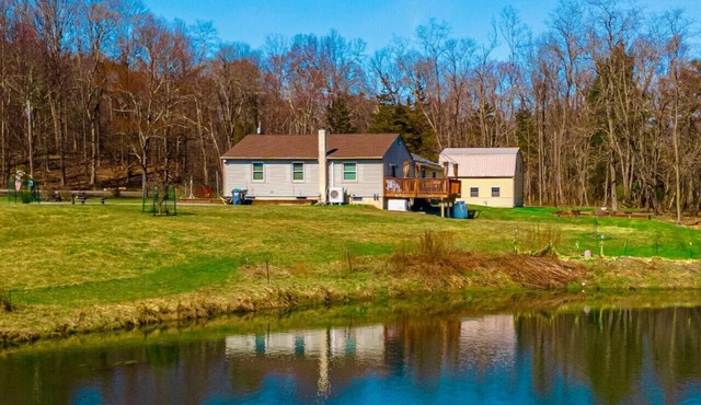 Private Pond Cozy Home Enjoy!