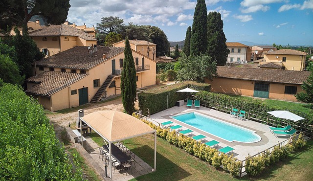PRIVATE POOL AGRITURISMO FATTORIA LA PIEVE -VILLA FRANTOIO 8 km from Pisa