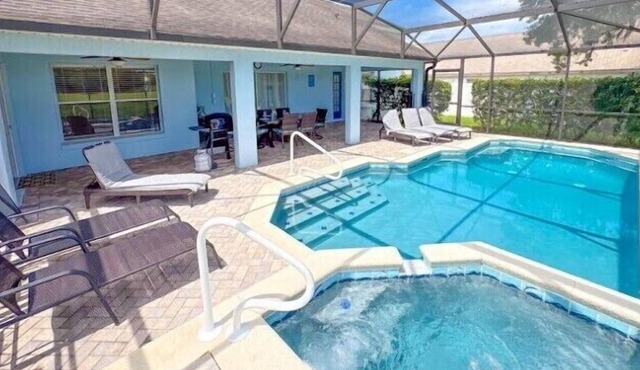 Private Pool and Spa Oasis Near Disney, Sleeps 8, Orange Tree, Free BBQ
