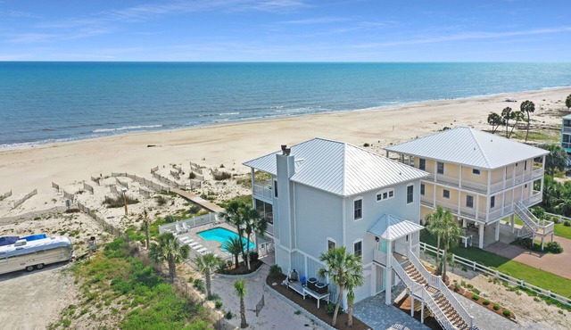Private Pool, Beachfront, Quiet ~ Coastal Cove