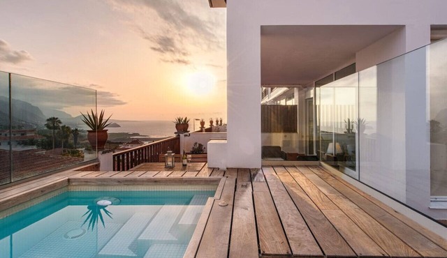 Private pool, terrace, garden, BBQ & lounge [C]