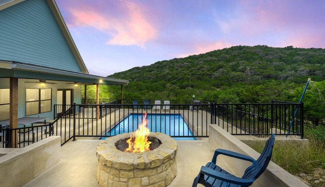 Private pool, excellent price, less than 5-minutes to THE Frio River