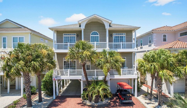 Private Pool, Gorgeous Sunsets & 10 minute walk to ALL! By Williamson Realty