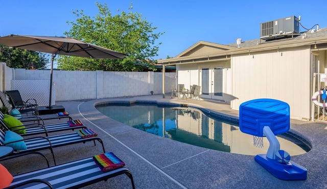 Private Pool, Games & BBQ Near State Farm Stadium