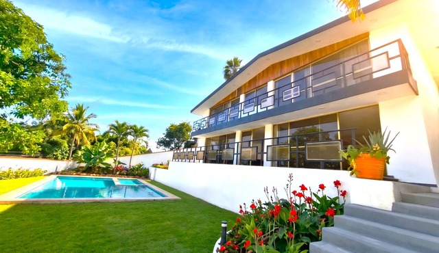 Private pool, garden, 4 bedrooms, parking FIFA2026 (pets welcome)