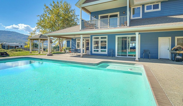 Private Pool & Mtn Views: Stunning Ashland Home