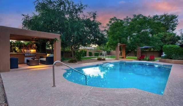 Private Pool Oasis with Hot Tub