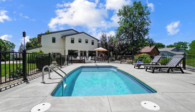 Private Pool Open, Dock & Hot Tub Spacious Dog-Friendly Near Lake