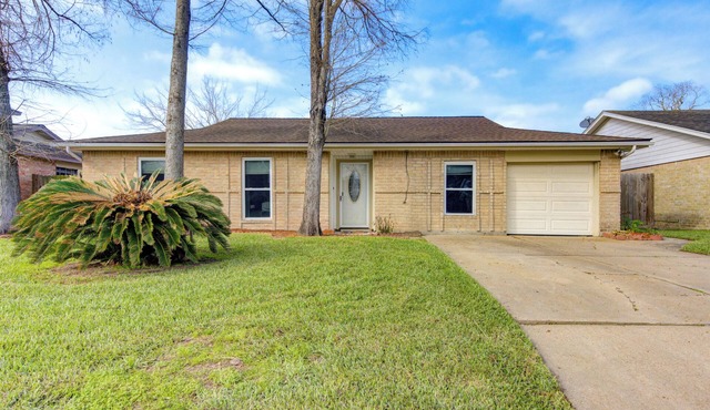 Private Pool Paradise in La Porte. Family & Work Stays Welcome