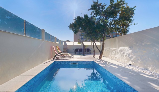 Private Pool Villa, 4BR Suites, Hot Tub & Patio
