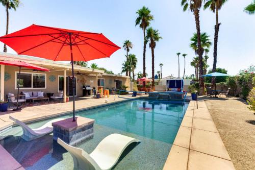 Private Pool & Putting Green: Palm Springs Home!