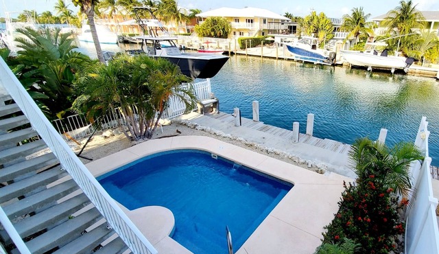 Private pool, sleeps 7, 5min access to Ocean, 37.5ft dock, shelter bay view