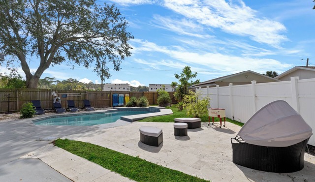 Private Pool & Tiki Bar Near Madeira Beach