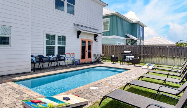 Private Pool & Game Room Sleeps 15 Near 30A, Beach Access & Pier Park