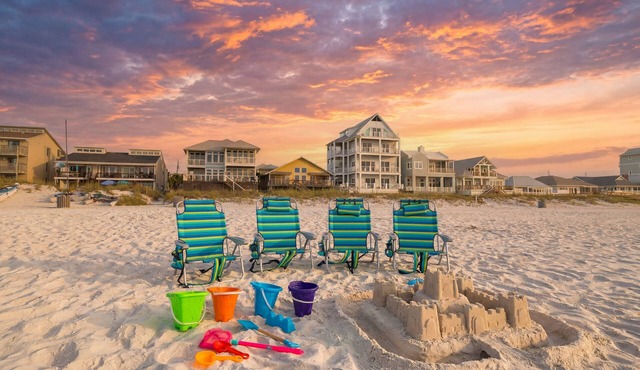 Private Pool + Xbox Wall + King Suites 4BR Duplex Sleeps 14 Steps to Beach