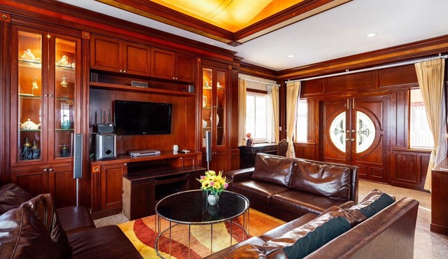 Private Pool Villa Free Airport Transfer.
