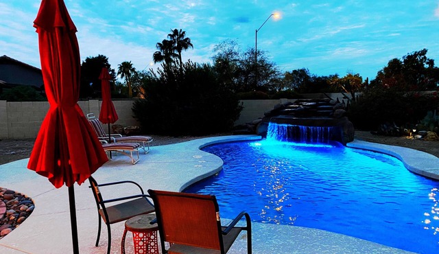🌴Private Pool with Grotto~Golf Courses~Spacious Yard~Pet Friendly~Restaurants🌴