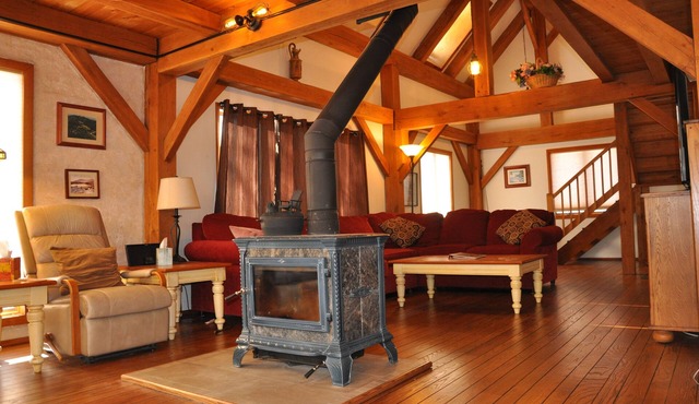 Private Post & Beam Home Ideal for Family or Group Gatherings