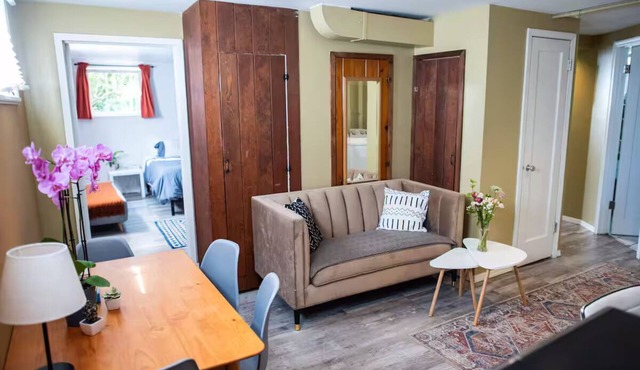 Private, Quiet 2BD 1BA Queen Anne Guest Suite!