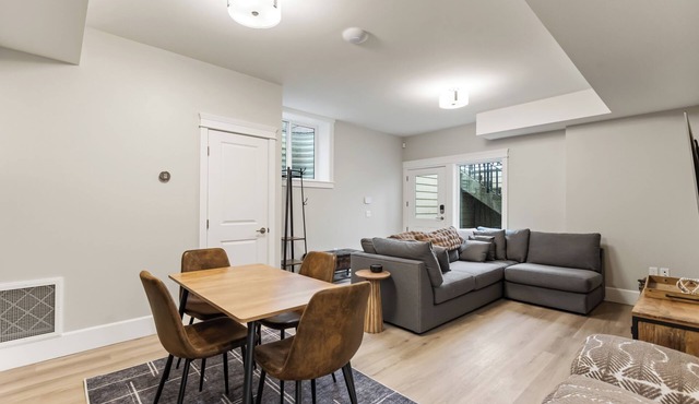 Private Retreat Minutes from Thunderbird Show Park