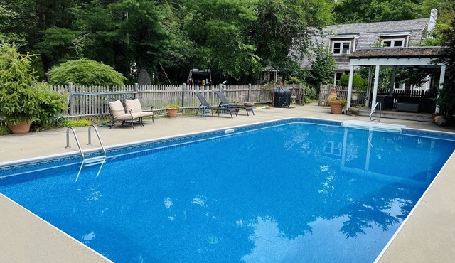 Private Riverfront w Pool/Hot Tub/Cabins. Sanctuary for Family/Friend Gatherings