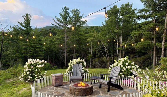 Private Romantic Loft with a VIEW! Heartbeat Area for Hiking & Waterfalls!