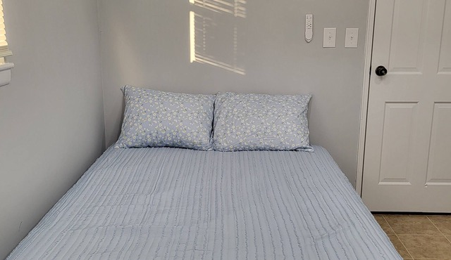 Private Room w Pvt Bathroom near public transportation to NJ&NYC attractions