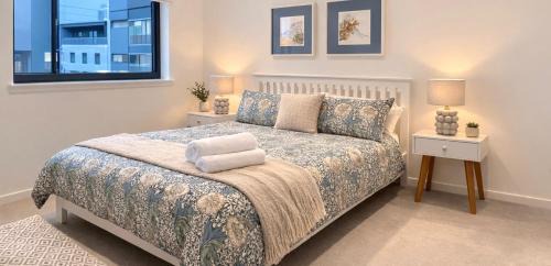 Private room and bathroom in shared flat with parking