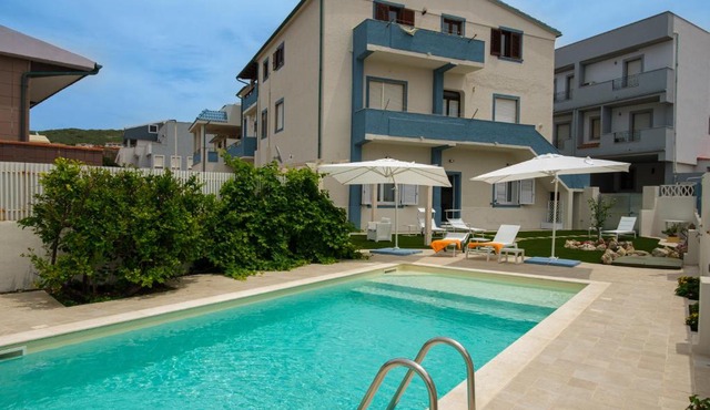 Private room and pool in the beach free wi-fi