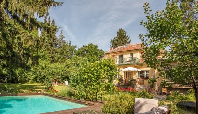 Private room in Perchtoldsdorf near Vienna with pool