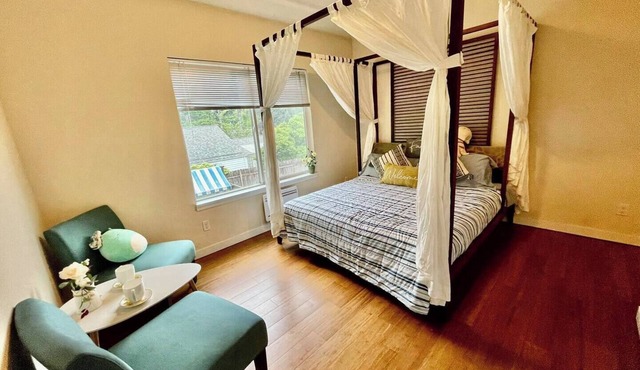 Private Room in Quiet North Seattle Home – Near Transit & Parks