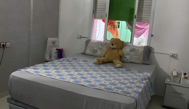 Private Room in Spacious Modern Apartment AC & Shared Kitchen