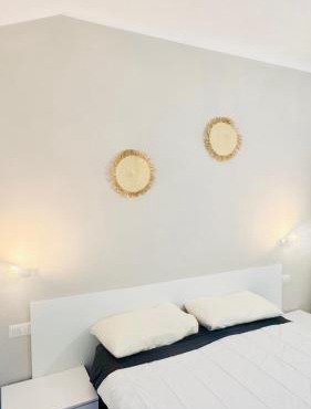 Private Room with Ensuite In Front of Saronno Station