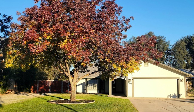 Private room with short walks/ drives to services!