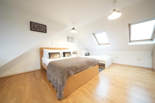 Private Rooms-Private Bathrooms-Near Airport- CABIN CREW paradise