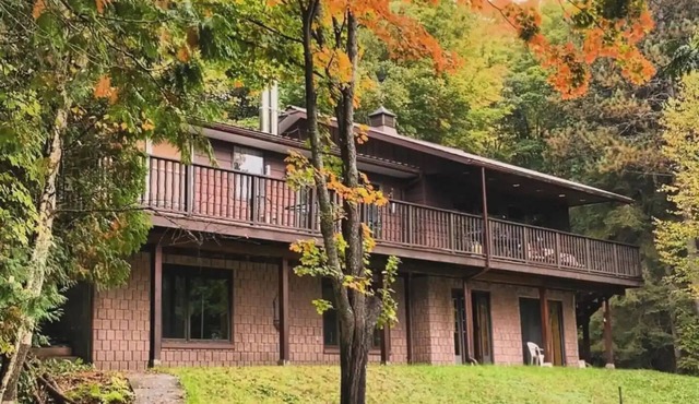 Private Rustic Lodge w/Lakefront Views