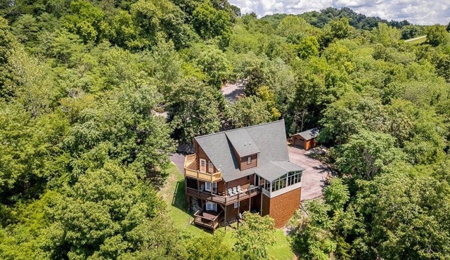 Private, Rustic Luxury at Center Hill Lake!