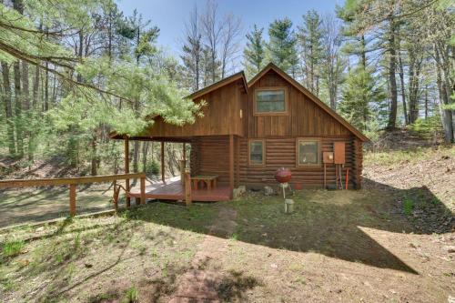 Private Sauna + Deck: Pigeon River Retreat!