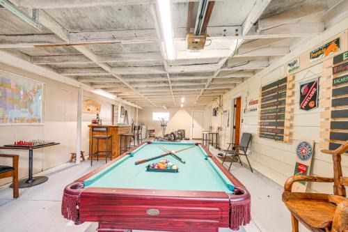 Private + Secluded: 2BR Vancouver Home w/Fire Pit