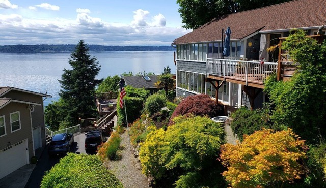 Private, Secluded, Spectacular View, 15 Minutes to Downtown Seatttle
