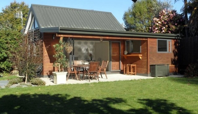 Private self-contained. Great neighbourhood location. Close forest & geothermal