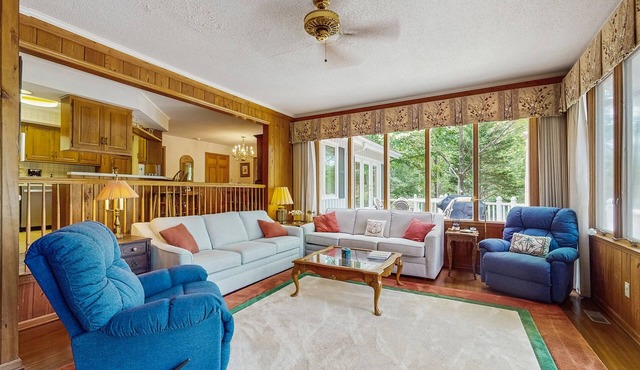 Private serene riverfront home close to Myrtle Beach w/dock & deck